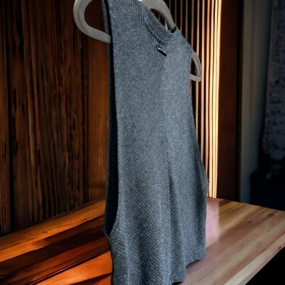 Beloforte OverSized Sleeveless Blouse | SIZE XS - Picture 7 of 8